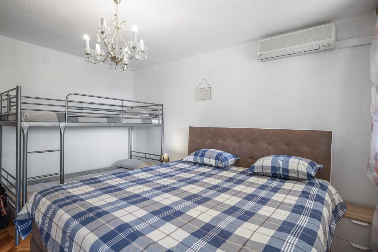 Apartments The Heart Of Croatia Pirovac Esterno foto