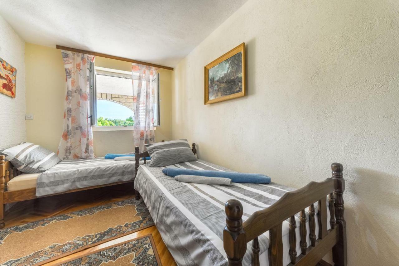 Apartments The Heart Of Croatia Pirovac Esterno foto