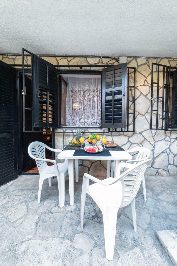 Apartments The Heart Of Croatia Pirovac Esterno foto