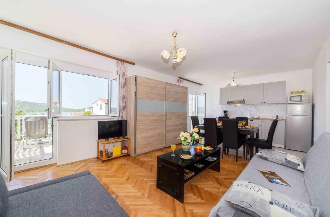 Apartments The Heart Of Croatia Pirovac Esterno foto