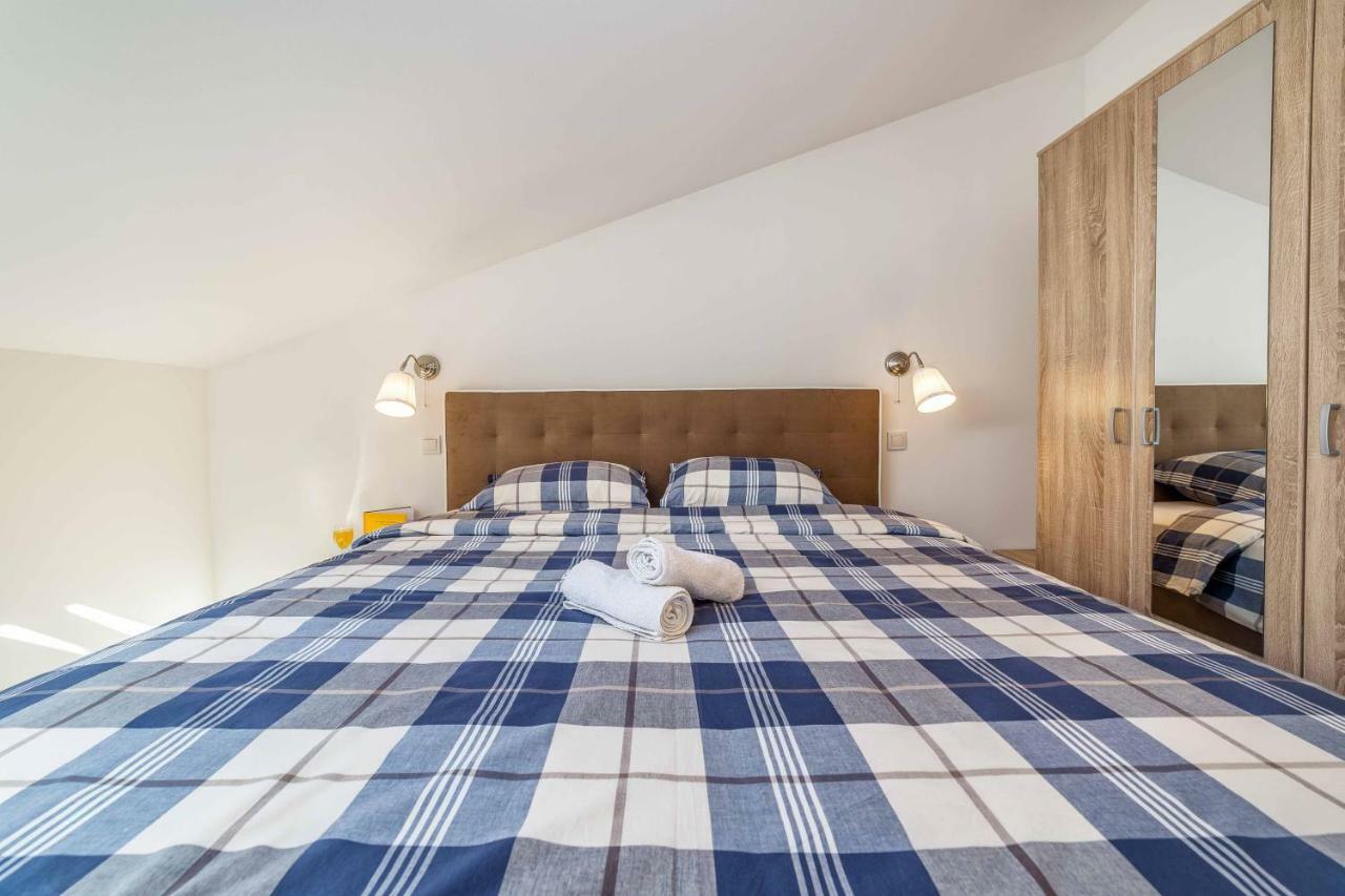 Apartments The Heart Of Croatia Pirovac Esterno foto