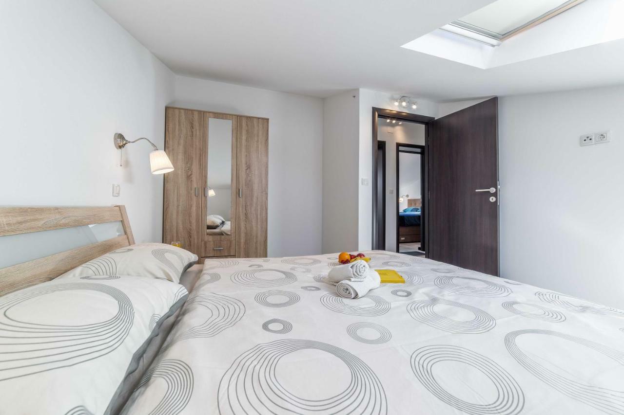 Apartments The Heart Of Croatia Pirovac Esterno foto