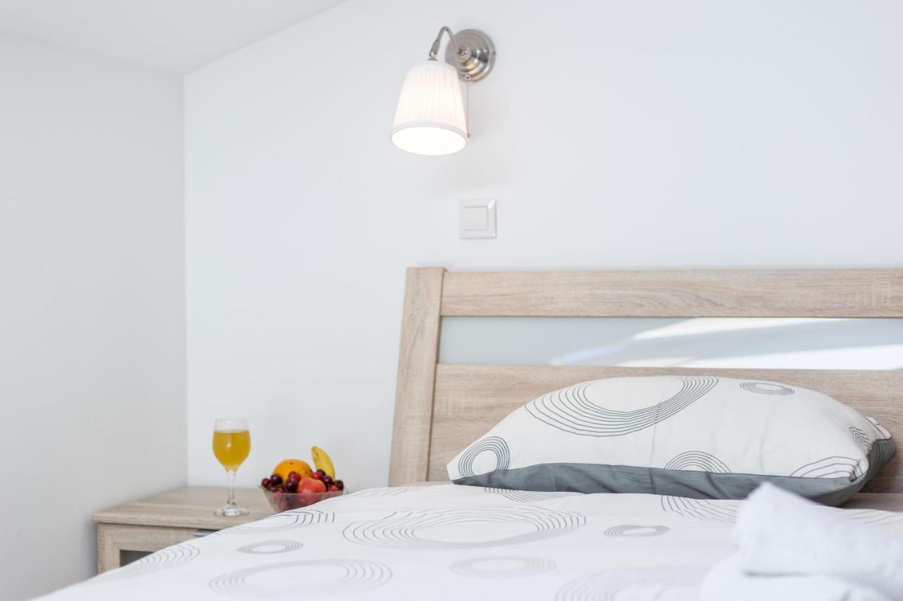 Apartments The Heart Of Croatia Pirovac Esterno foto